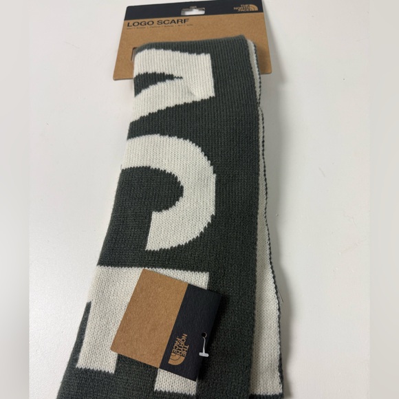 TNF The North Face Reversible Logo Scarf NWT 2 Tone Design Unisex Scarves Gray - Picture 3 of 8